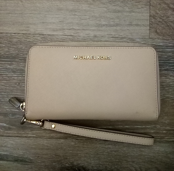 Michael Kors Handbags - EUC: MICHAEL KORS, WRISTLET/ZIP-UP BLUSH COLOR WALLET!